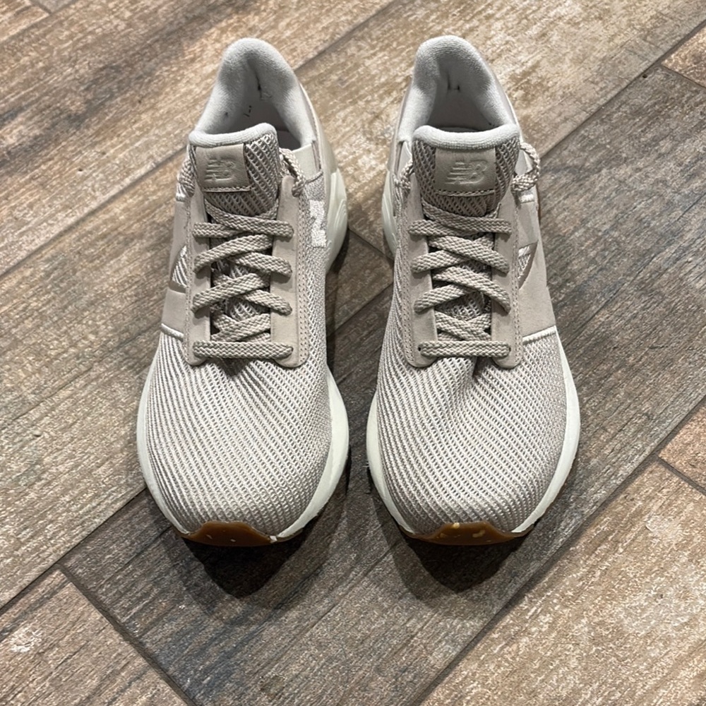 EUC Ladies New Balance Light Tan Sneakers 9.5